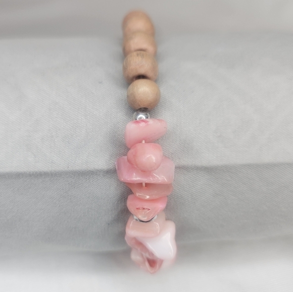 Vintage Jewelry - Vintage Pink Shell And Wood Stretch Bracelet Y2K